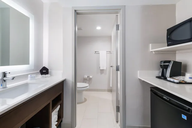 جناح بسرير كينج، Holiday Inn Express Naperville 3/3
