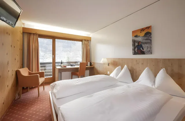 غرفة عائلية بسرير بطابقين بشرفة، Banklialp Hotel - Restaurant 1/1