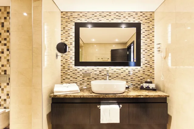 غرفة بريميوم بسرير كينج بإطلالة على النهر بشرفة، Crowne Plaza Borjomi 5/5