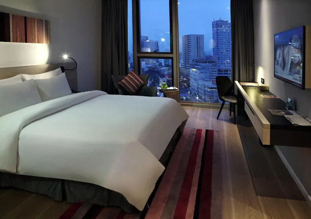 Signature, Deluxe, City View, Liberty Central Saigon Citypoint 1/1
