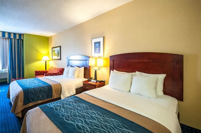 Standard, 2 Queen Beds, Comfort Inn and Suites North East, MD 1/7