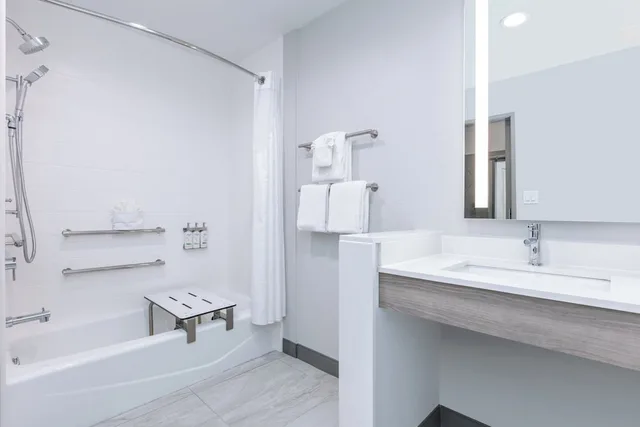 غرفة قياسية بسرير كينج لذوي الإعاقة، Holiday Inn Express & Suites - Dallas Plano North, an IHG Hotel 4/5