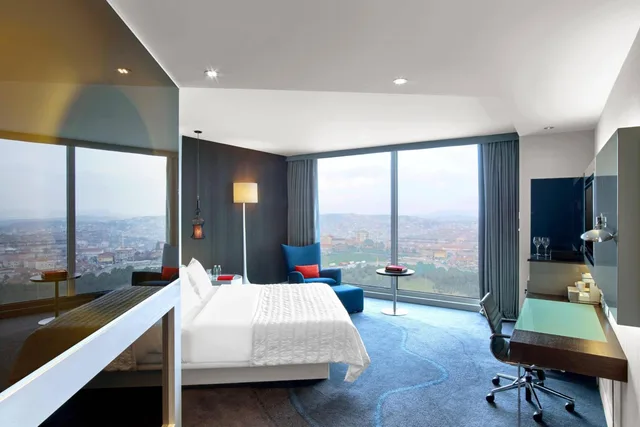 جناح سيغنتشر بسرير كينج بإطلالة على المدينة مع دخول صالة النادي، Le Meridien Istanbul Etiler 2/6