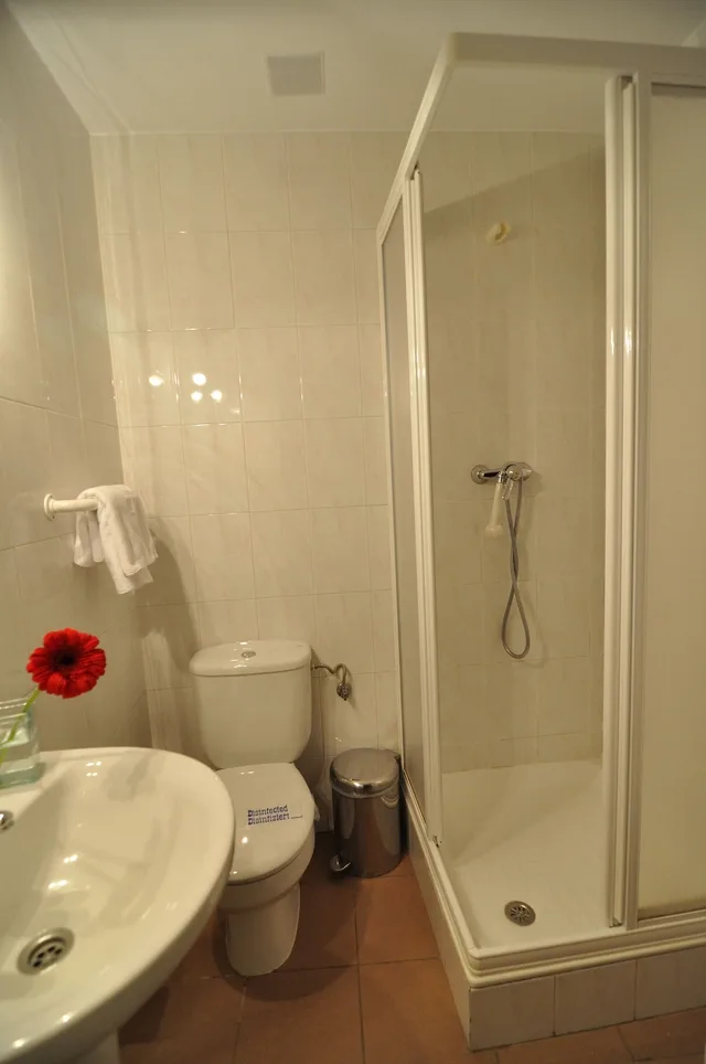 غرفة عائلية ثلاثية بثلاثة أسرّة، Hostal Ballesta 7/9
