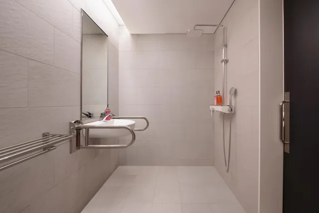 Room, King Bed, Large, Moxy Seoul Insadong 3/5