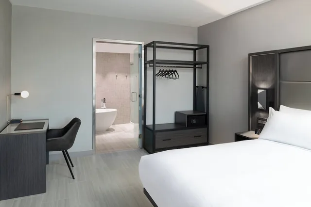 جناح بسرير كينج مع أريكة، Ac Hotel By Marriott Portsmouth Downtown/Waterfront 4/10