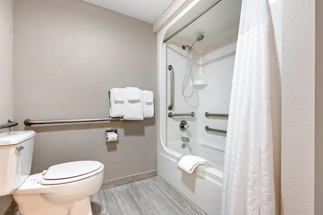 غرفة بسرير كينج لذوي الإعاقة، The Bradford Hotel, Ascend Hotel Collection 8/9