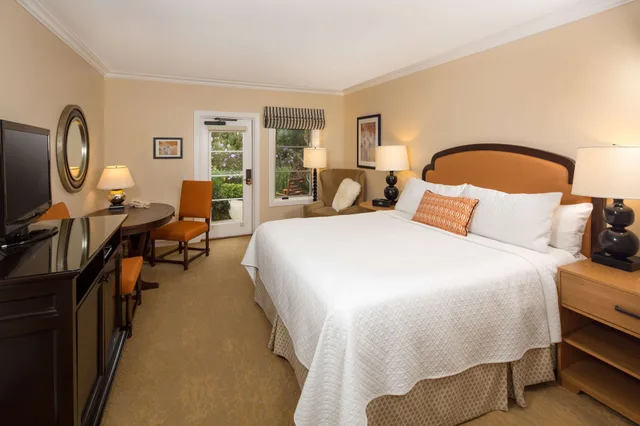 غرفة بسرير كينج بشرفة، Estancia La Jolla Hotel And Spa 1/10