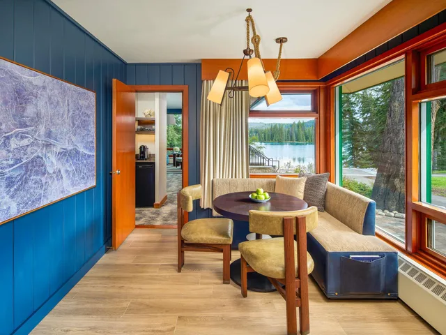 Premier, Deluxe, 2 Double Beds, Partial Lake View، Fairmont Jasper Park Lodge 2/3