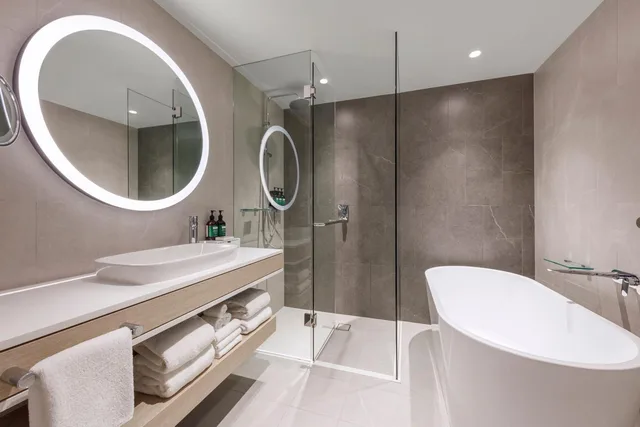جناح جونيور بشرفة، CROWNE PLAZA HAWKESBURY VALLEY 5/5