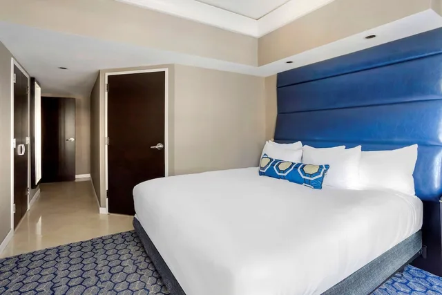 2 Bedrooms, Suite, 2 King Beds, Sofa, Hilton Club New York 2/5