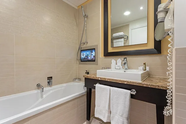 جناح تنفيذي ثلاثي بشرفة بغرفة نوم واحدة، Pestana Chelsea Bridge Hotel & Spa 10/10