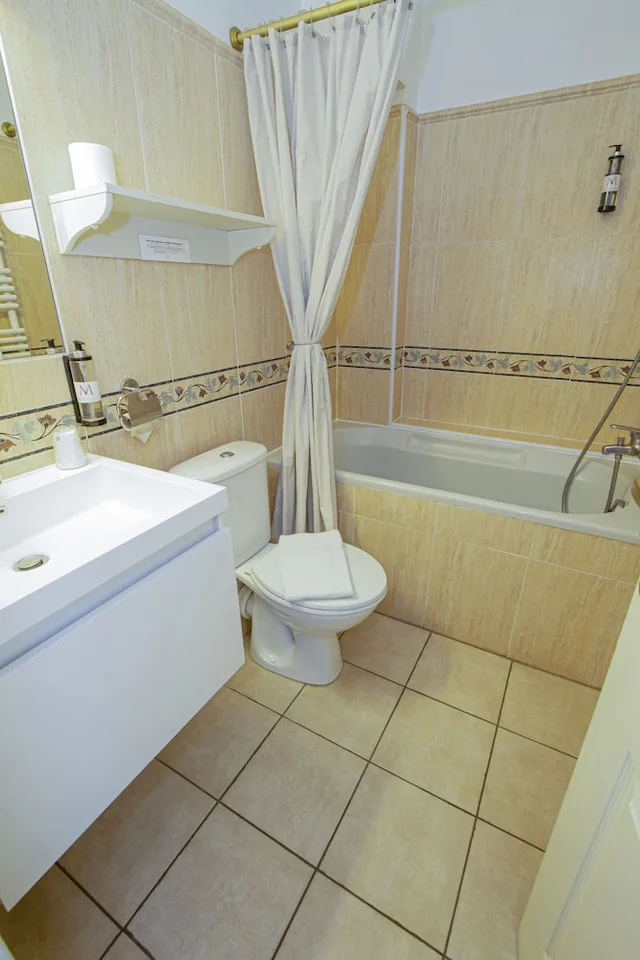 غرفة كومفورت بسرير كوين، Chalet de L Isere 5/8