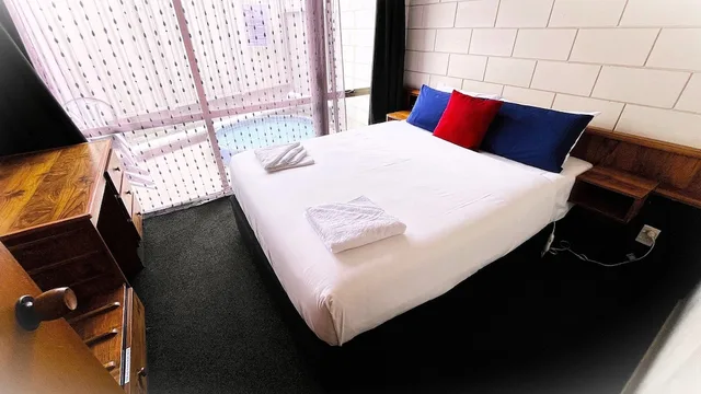 Plus, Family, Queen and Twin Beds, Private Pool، Bennetts Thermal Pools Motor Inn 2/9