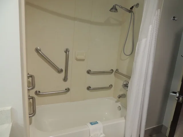جناح بسريرين كوين بغرفة نوم واحدة لذوي الإعاقة، Holiday Inn Express Hotel & Suites Birmingham Ne - Trussville 3/3