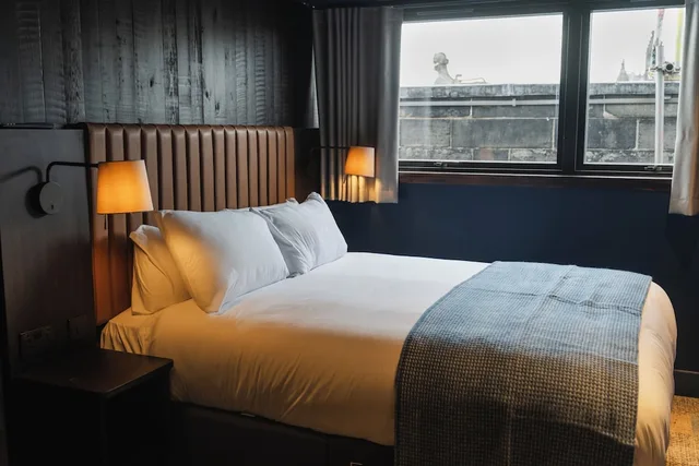 غرفة سوبيريور بسرير كينج، CoDE Pod Hostels THE CoURT 1/2