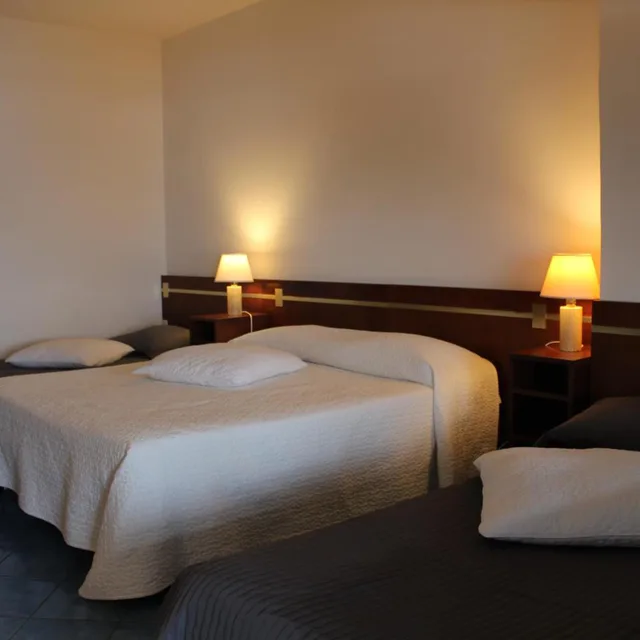 غرفة رباعية بإطلالة على البحر، Hotel Puntaquattroventi 2/7