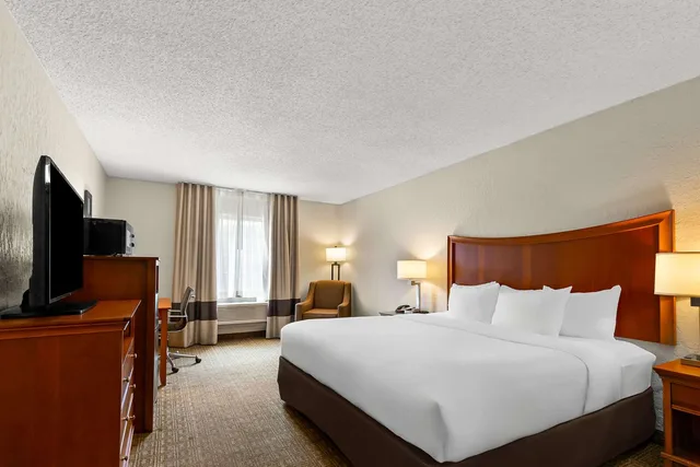 غرفة بزنس بسرير كينج، Comfort Inn St. Louis - Westport Event Center 1/2