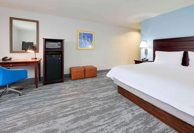 غرفة قياسية بسرير كينج، Hampton Inn Suites Dallas Arlington South 1/5
