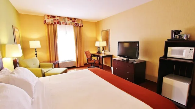 غرفة بسرير كينج لذوي الإعاقة، Greentree Inn Suites In Pinetop 1/3