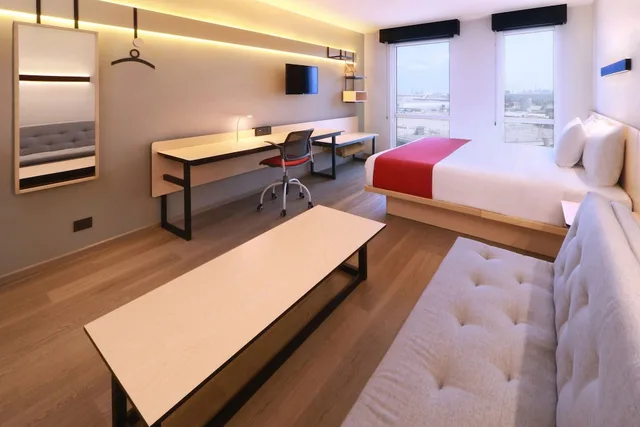 غرفة سوبيريور بسرير كينج مع أريكة، City Express by Marriott Monterrey Universidad 1/5
