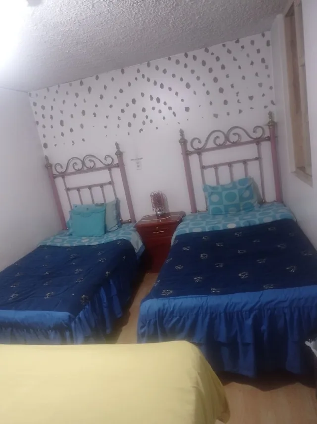 City, 1 Single and 2 Queen Beds، Escocie 1/10