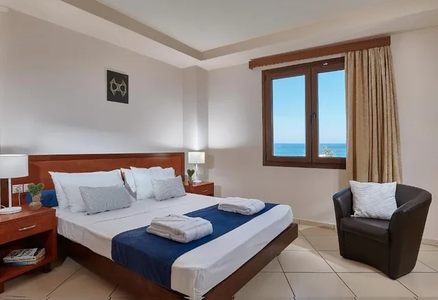 غرفة سوبيريور عائلية بسريرين منفصلين مع أريكة، ST. CONSTANTIN SEA HOTEL AND SPA RESORT 1/10