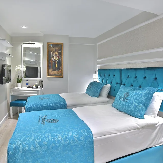 Connecting, Double Bed, Glamour Hotel 7/8
