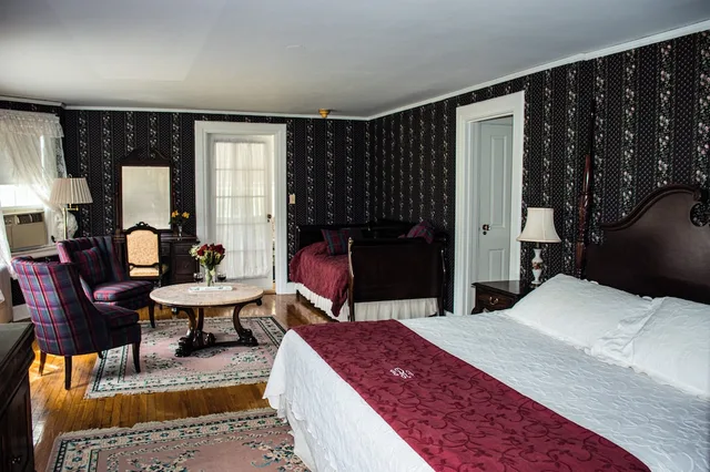 Master, Premium, Suite, King and Double Bed, Courtyard View, Blackberry River Inn 1/5