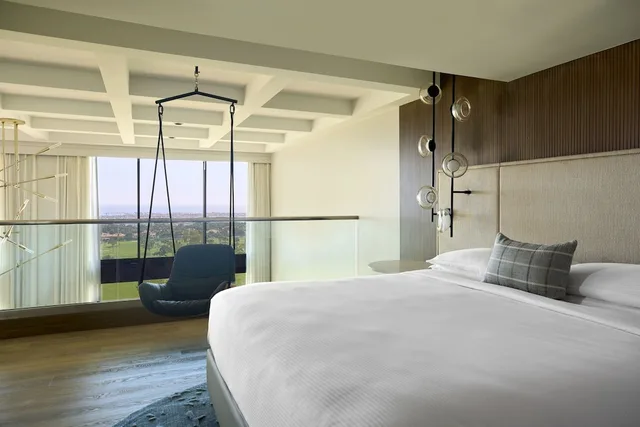 جناح بسرير كينج بإطلالة على البحر بغرفة نوم واحدة، VEA Newport Beach, A Marriott Resort & Spa 1/2