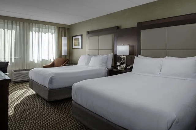 غرفة قياسية بسريرين مزدوجين لذوي الإعاقة، CROWNE PLAZA BOSTON - WOBURN 1/8