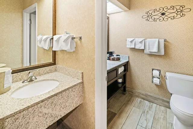 جناح عائلي بسرير كينج وسريرين كوين، Best Western Coral Hills 2/4