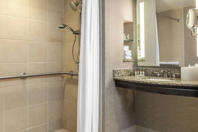 غرفة كلوب تنفيذية رباعية، Renaissance Tampa International Plaza Hotel 5/5