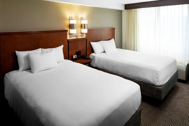 غرفة بسريرين كوين مع أريكة، Hyatt Place Greenville/Haywood 2/4