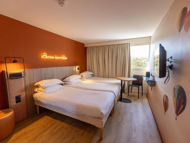 غرفة ثلاثية بسرير مزدوج وسرير فردي، Hotel Donibane 4/10