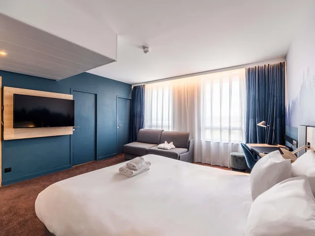 غرفة تنفيذية بسرير كوين مع أريكة، Novotel Annemasse Centre 1/5