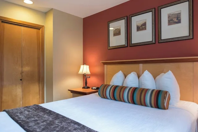 جناح بسريرين كوين بغرفتي نوم مع أريكة، Whispering Woods Resort 4/5