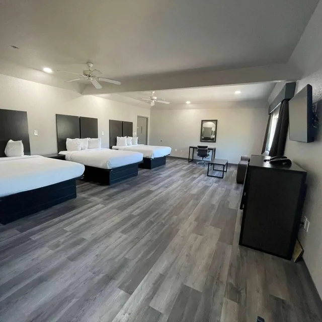 جناح تنفيذي بسرير كوين، Days Inn Dickinson Tx 3/6