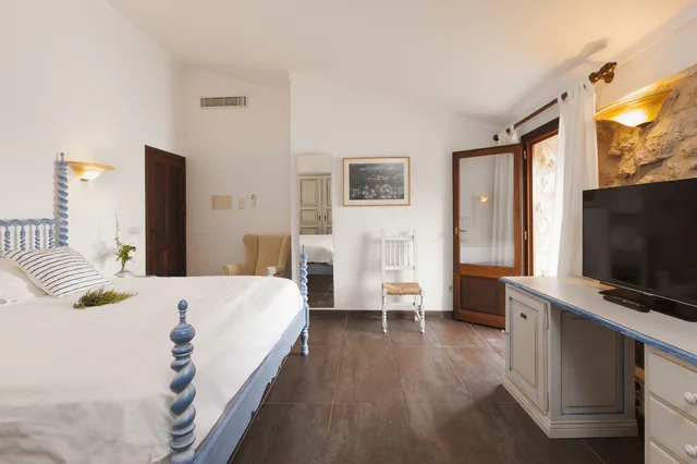 غرفة كلاسيكية بسرير مزدوج بشرفة، FINCA HOTEL ALBELLONS PARC NATURAL 3/5