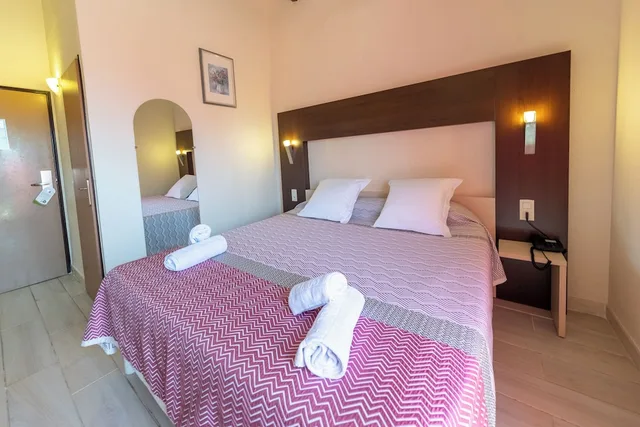 غرفة رباعية بسرير كوين وسريرين منفصلين، Hotel Helios 1/1