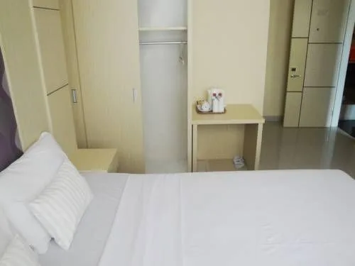 Deluxe, Double Bed, D Blitz Hotel Kendari 3/4