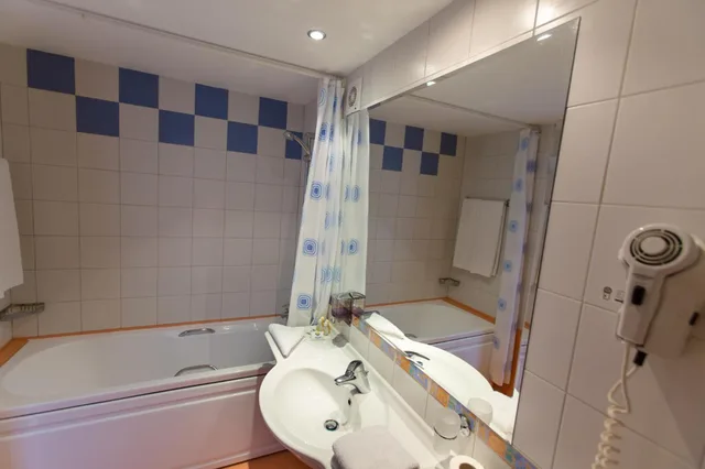 غرفة رباعية بشرفة، Koral Hotel 4/5