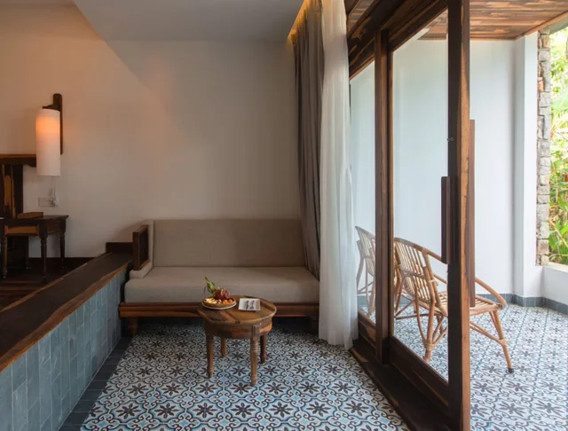 غرفة قياسية بسريرين منفصلين بإطلالة على الحديقة بشرفة، Alibu Resort 5/6