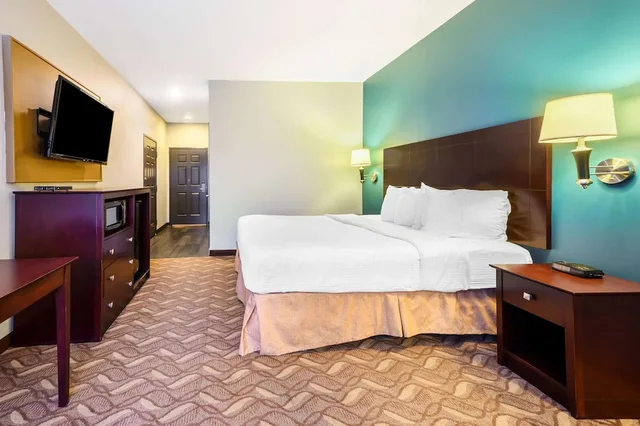 غرفة بسرير كينج، La Quinta Inn And Suites By Wyndham Longview North 1/3