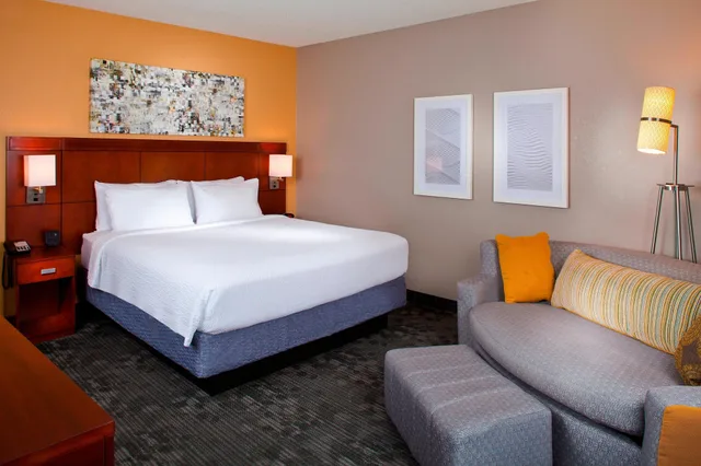 1 Bedroom, Junior Suite, King Bed, Sofa, Courtyard By Marriott New Orleans Metairie 1/3
