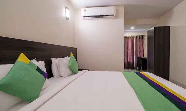 غرفة قياسية بسرير كوين، Treebo Mvp Grand Vizag 1/4