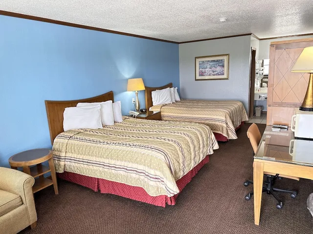 غرفة بسريرين مزدوجين، Night Inn 1/3