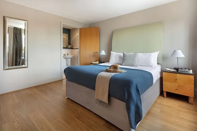 شقة عائلية بسريرين كوين مع أريكة، Marlin Apartments City Docklands 1/2