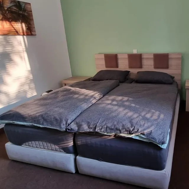 غرفة بسرير مزدوج بحمام خاص، Hotel Linda 1/7