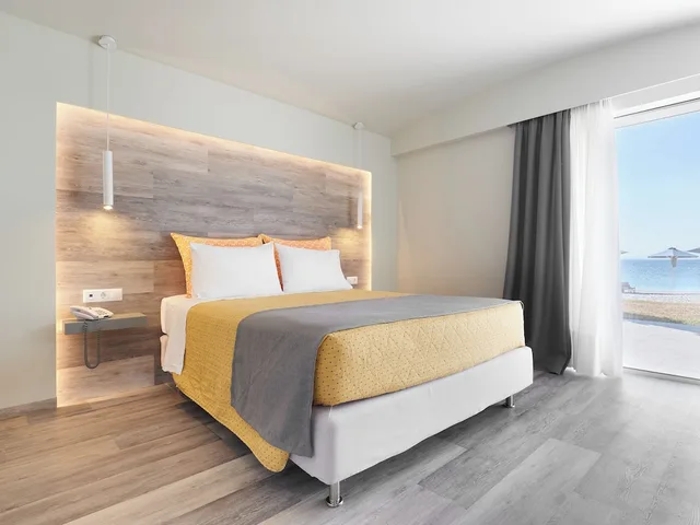 Family, Double and Twin Beds, Sea Front، Kinetta Beach Resort Spa 1/4